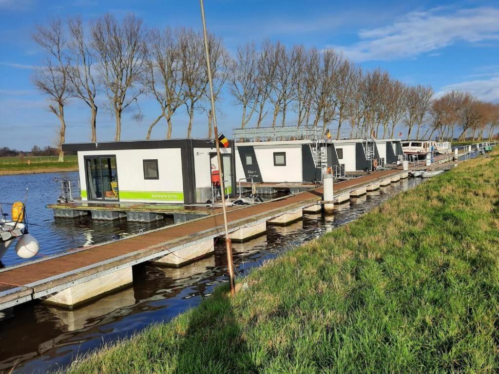 Готель Houseboat Tiny Griffin Ньївпорт Екстер'єр фото