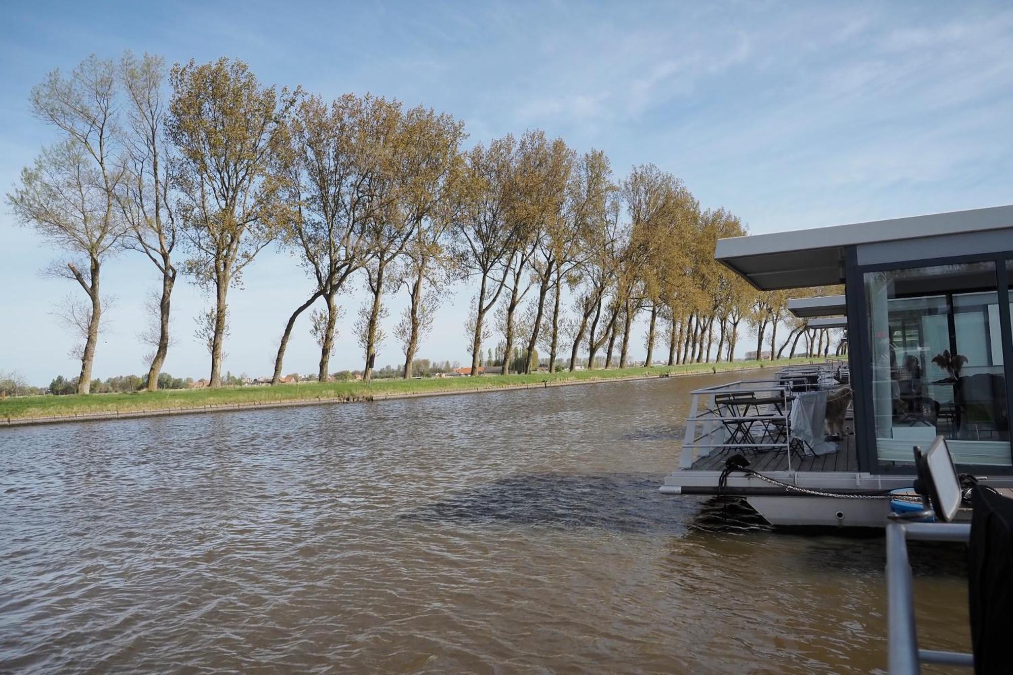Готель Houseboat Tiny Griffin Ньївпорт Екстер'єр фото
